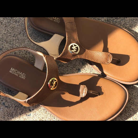 Micheal Kors Sandals set - Picture 3 of 12